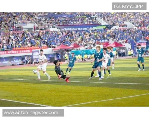 激情四溢的业余足球比赛直播带你领略草根足球的魅力与精彩瞬间